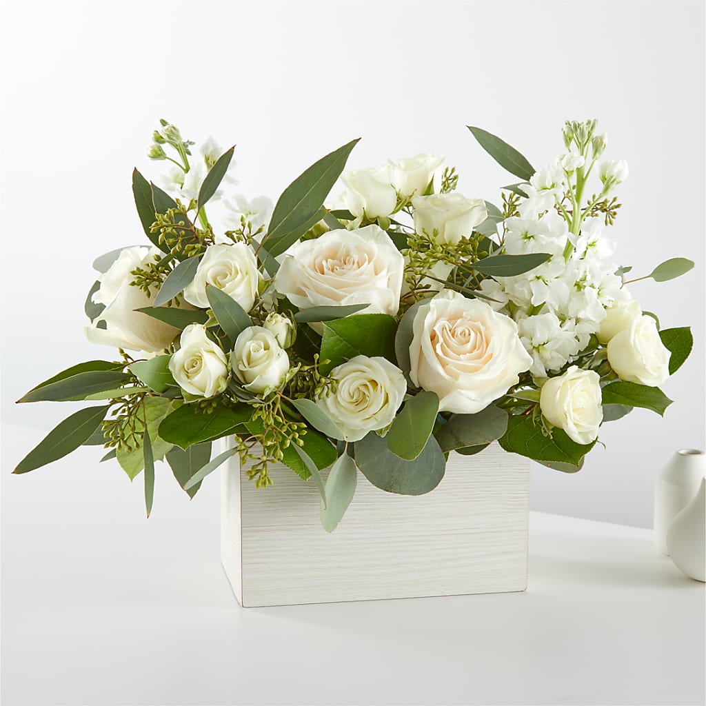 Fresh Linen Box Bouquet – Fellows Fernlea Flowers, St Thomas ON