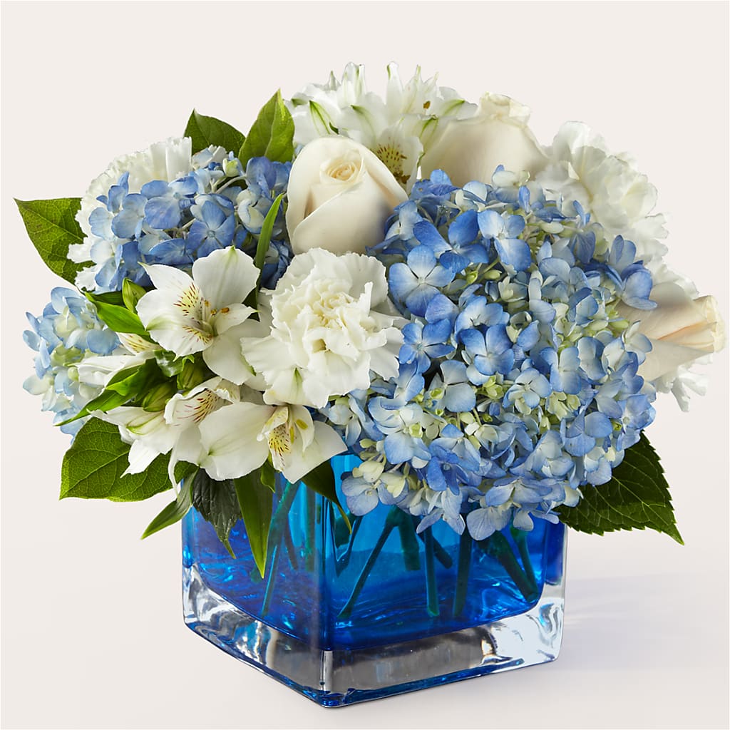 Soothing Waters Bouquet – Fellows Fernlea Flowers, St Thomas ON