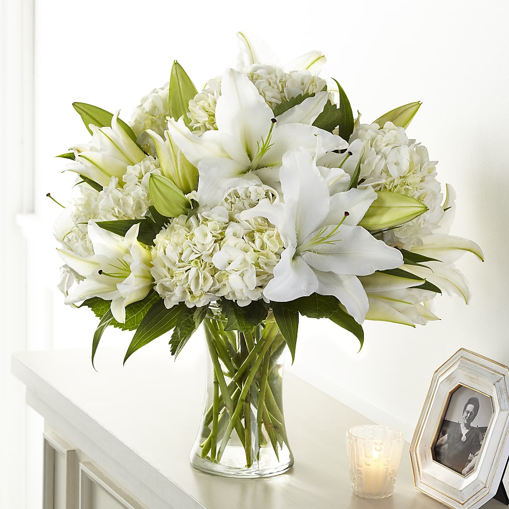 Compassionate Lily Bouquet – Fellows Fernlea Flowers, St Thomas ON