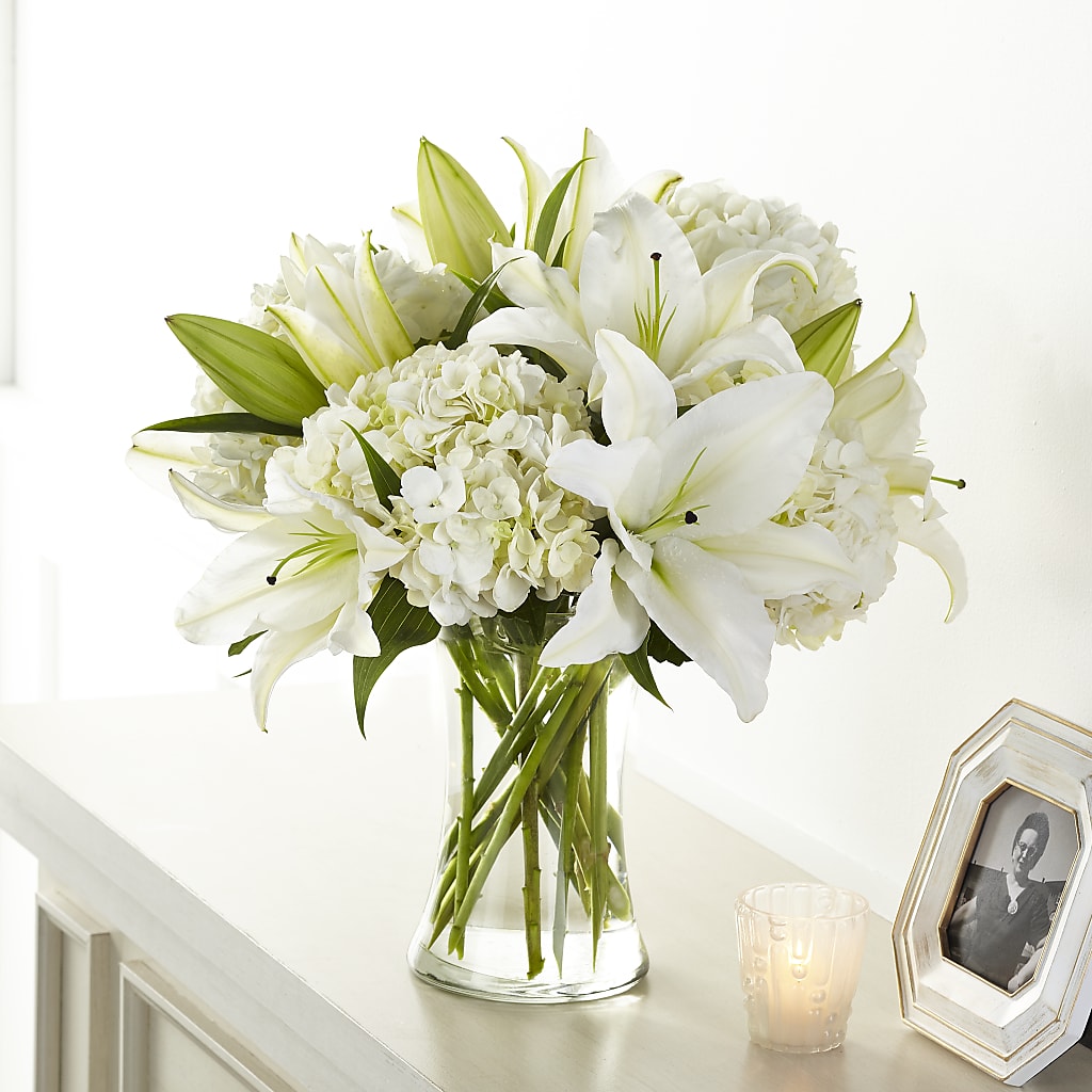 Compassionate Lily Bouquet – Fellows Fernlea Flowers, St Thomas ON