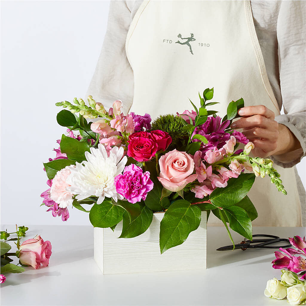 Sweetberry Box – A Florist Original –  Fellows Fernlea Flowers, St Thomas ON