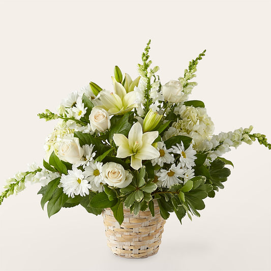 Cesta floral con elegancia de color marfil