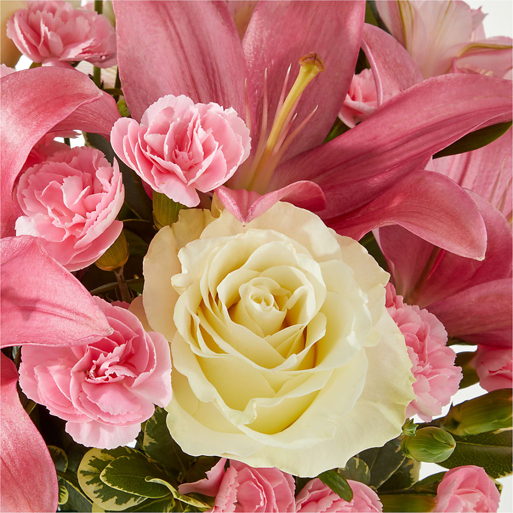 Piece of Cake Bouquet –  Fellows Fernlea Flowers, St Thomas ON